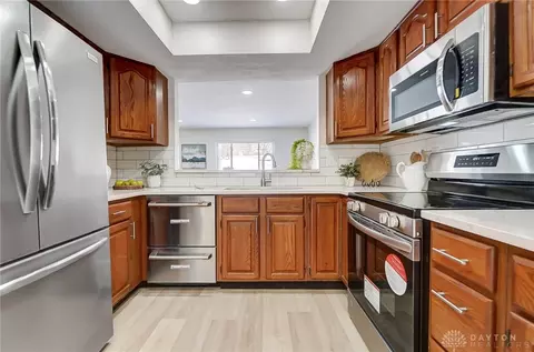 Kitchen - 1510 Ambridge Rd, Centerville, OH 45459 photo 3 of 8