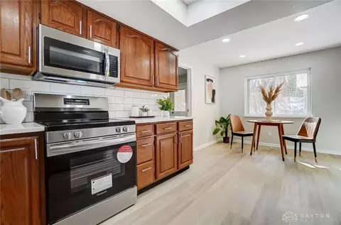 Kitchen - 1510 Ambridge Rd, Centerville, OH 45459 photo 6 of 8