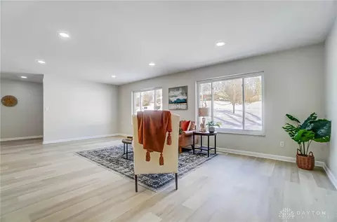 Living - 1510 Ambridge Rd, Centerville, OH 45459 photo 7 of 17