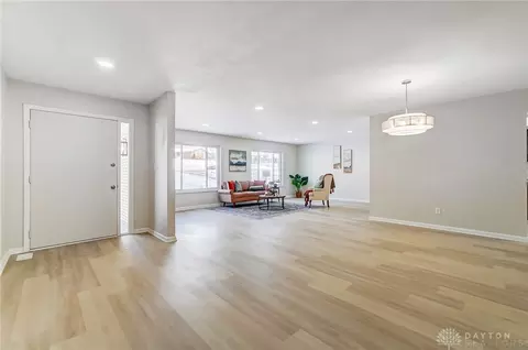 Living - 1510 Ambridge Rd, Centerville, OH 45459 photo 1 of 17