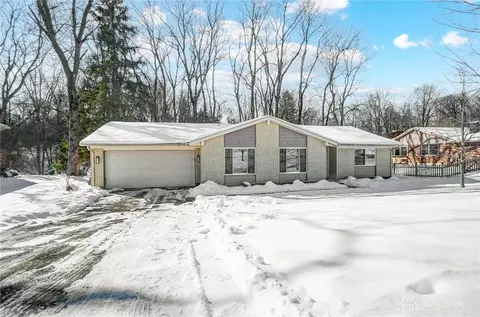 Exterior - 1510 Ambridge Rd, Centerville, OH 45459 photo 4 of 11