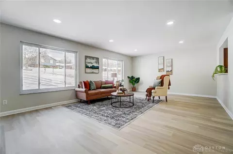 Living - 1510 Ambridge Rd, Centerville, OH 45459 photo 3 of 17