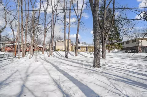 Exterior - 1510 Ambridge Rd, Centerville, OH 45459 photo 7 of 11