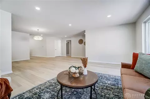 Living - 1510 Ambridge Rd, Centerville, OH 45459 photo 9 of 17