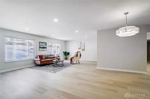 Living - 1510 Ambridge Rd, Centerville, OH 45459 photo 2 of 17