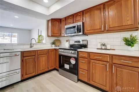Kitchen - 1510 Ambridge Rd, Centerville, OH 45459 photo 2 of 8