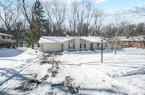 Exterior - 1510 Ambridge Rd, Centerville, OH 45459 photo 3 of 11