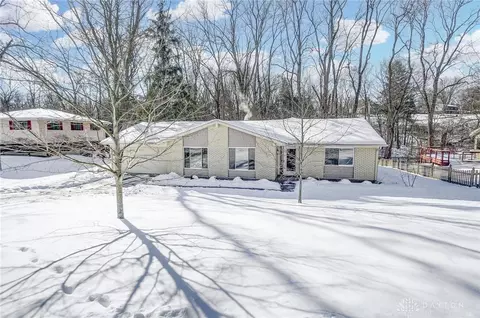 Exterior - 1510 Ambridge Rd, Centerville, OH 45459 photo 5 of 11
