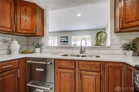 Kitchen - 1510 Ambridge Rd, Centerville, OH 45459 photo 4 of 8