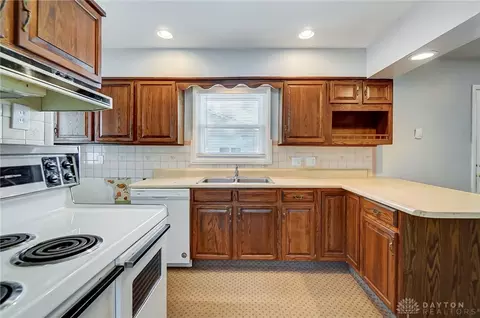 2574 Dunhill Pl, Kettering, OH 45420 photo 10