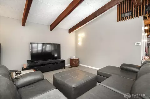 Living - 9916 Winton Rd, Springfield, OH 45231 photo 2 of 6