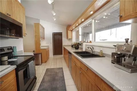 Kitchen - 9916 Winton Rd, Springfield, OH 45231 photo 5 of 5
