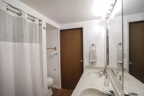 Bath - 9916 Winton Rd, Springfield, OH 45231 photo 1 of 4