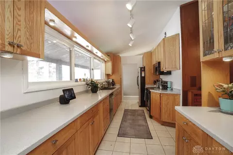 Kitchen - 9916 Winton Rd, Springfield, OH 45231 photo 2 of 5