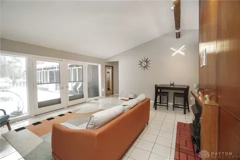 Living - 9916 Winton Rd, Springfield, OH 45231 photo 1 of 6