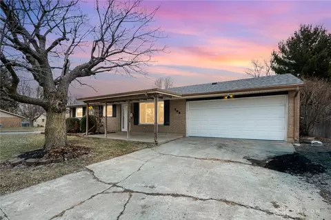 208 Brookside Dr, Brookville, OH 45309