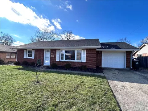 1545 Burchwood Dr, Fairborn, OH 45324