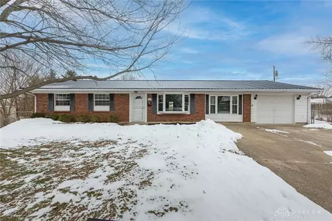 63 Lee Ct, Fairborn, OH 45324