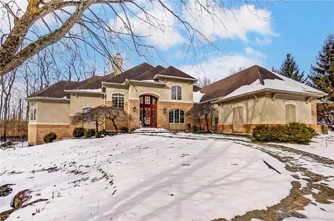 6925 Meeker Woods Dr, Dayton, OH 45414