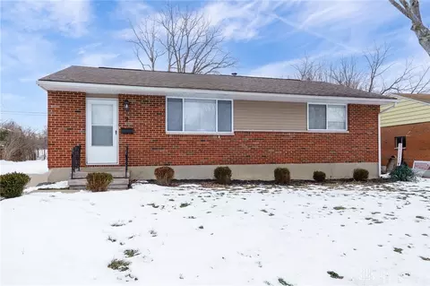 9 Whispering Dr, Dayton, OH 45426