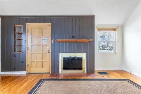 Entry Way - 667 Broad Blvd, Kettering, OH 45419 photo 1 of 4