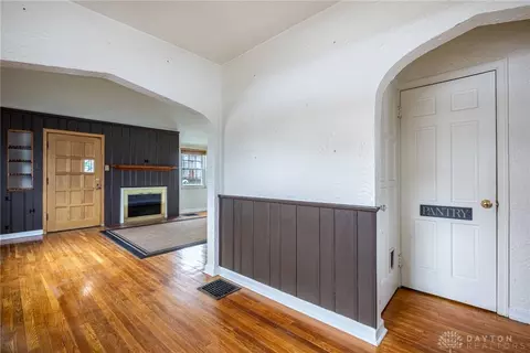 Entry Way - 667 Broad Blvd, Kettering, OH 45419 photo 2 of 4