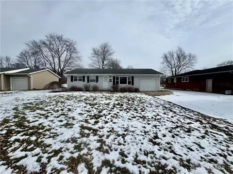 810 N Blackhoof St, Wapakoneta, OH 45895