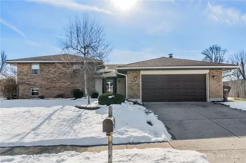2104 Robinhood Dr, Miamisburg, OH 45342