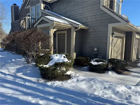 241 Queens Xing, Dayton, OH 45458