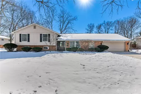 1200 Rustic Creek Dr, Washington Township, OH 45458