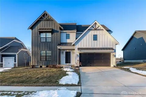 524 Creekside Ln, Lebanon, OH 45036