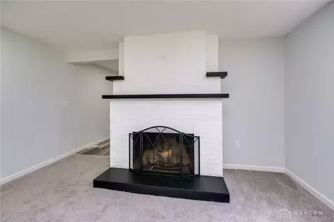 Living - 804 Old Mill Rd, Springfield, OH 45506 photo 6 of 10