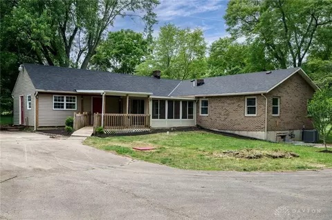 Exterior - 804 Old Mill Rd, Springfield, OH 45506 photo 12 of 16