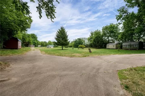 Exterior - 804 Old Mill Rd, Springfield, OH 45506 photo 15 of 16