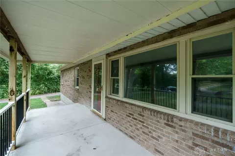 Exterior - 804 Old Mill Rd, Springfield, OH 45506 photo 5 of 16