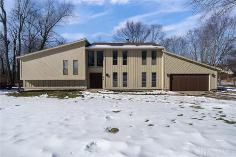 1382 Ambridge Rd, Dayton, OH 45459