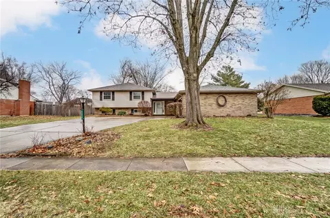 5650 Oak Valley Rd, Kettering, OH 45440