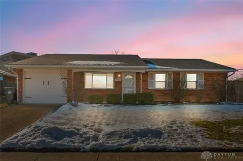 2830 Pinegrove Dr, Dayton, OH 45449