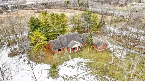 8723 Haddix Rd, Fairborn, OH 45324
