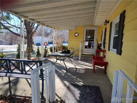 1242 Holly Dr, Springfield, OH 45504 photo 2