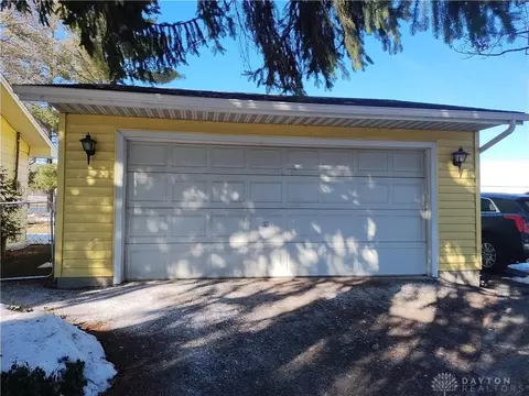 1242 Holly Dr, Springfield, OH 45504 photo 10