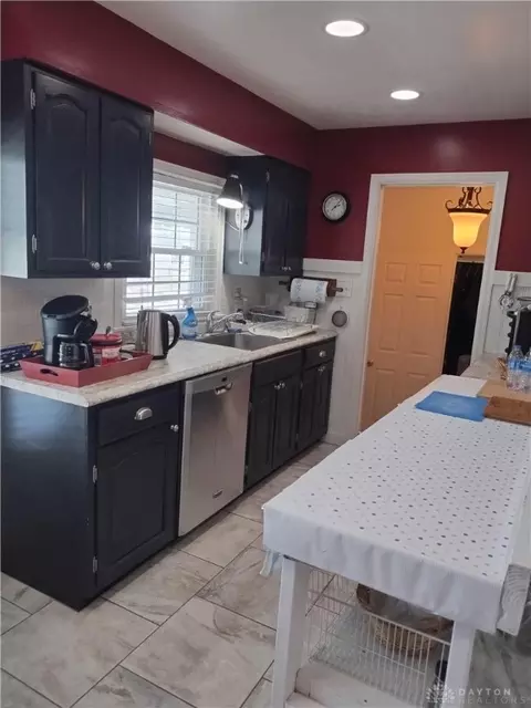 1242 Holly Dr, Springfield, OH 45504 photo 5