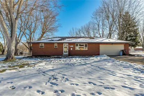 612 Merrick Dr, Dayton, OH 45434