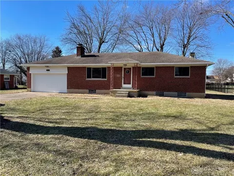 1863 Bledsoe Dr, Bellbrook, OH 45305