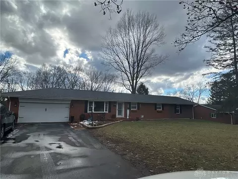 215 W Lytle 5 Points Rd, Springboro, OH 45066