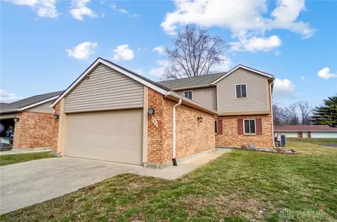 731 Hidden Cir, Dayton, OH 45458