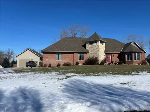 1576 Meadowlands Dr, Fairborn, OH 45324