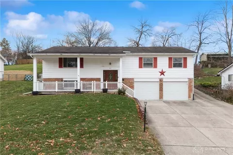831 Cascade Dr, Riverside, OH 45431