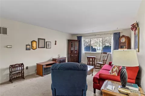 5715 Coach Dr #B, Dayton, OH 45440