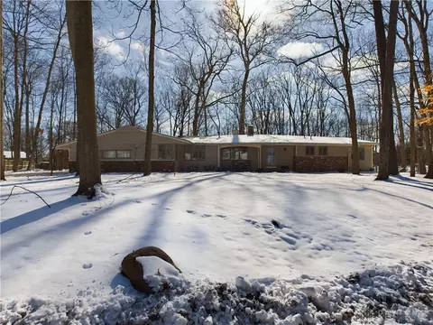 1250 Ridgewood Dr, Troy, OH 45373